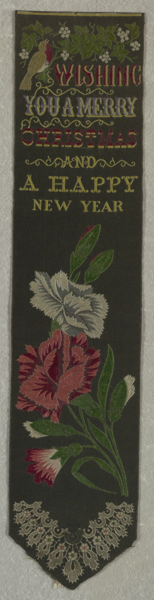 Schwarze Flagge mit roter und wei├čer Blumenstickerei, die 'Frohe Weihnachten und ein gutes neues Jahr' lautet, umgeben von bunten Blumen und Bl├Ąttern.