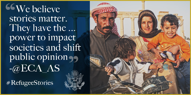 Ein Plakat mit einer strahlenden Familie von vier Personen auf der rechten Seite und Text auf der linken Seite, der "Wir glauben, dass Geschichten wichtig sind, sie haben die Kraft, Gesellschaften zu beeinflussen und die öffentliche Meinung zu verschieben @ECA AS" lautet, zusammen mit einem Logo.