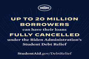 Ein Plakat mit Text und einem Logo, auf dem steht: "Bis zu 20 Millionen Kreditnehmer können ihre Kredite unter dem Studenten-Darlehen-Entlastungsprogramm der Biden-Regierung vollständig storniert werden."