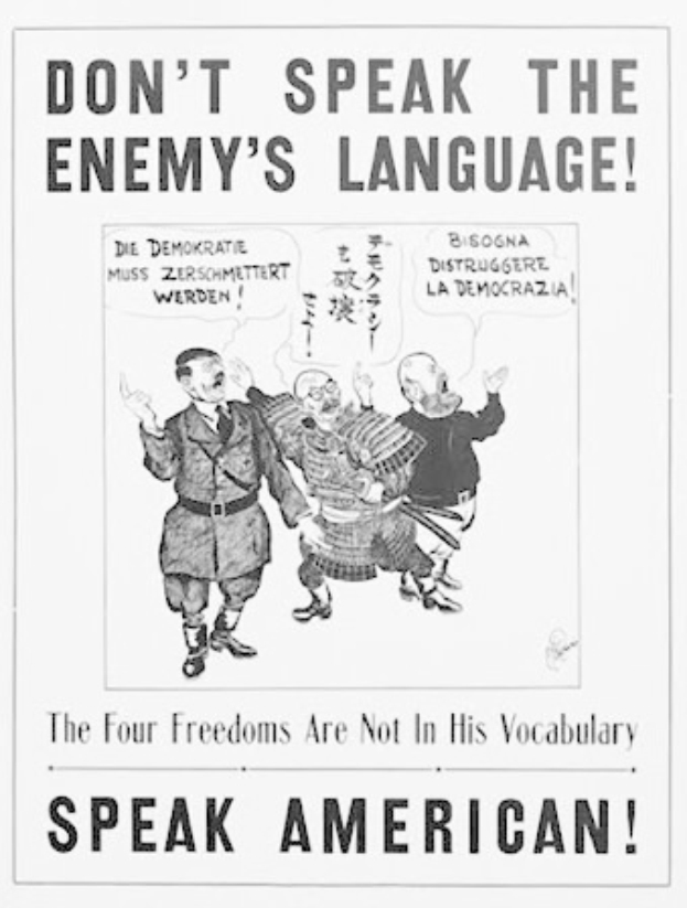 Schwarzes und weißes Plakat mit drei Personen und dem Text "Sprich nicht die Sprache des Feindes - Die vier Freiheiten sind nicht seine Sprache - Sprich amerikanisch."