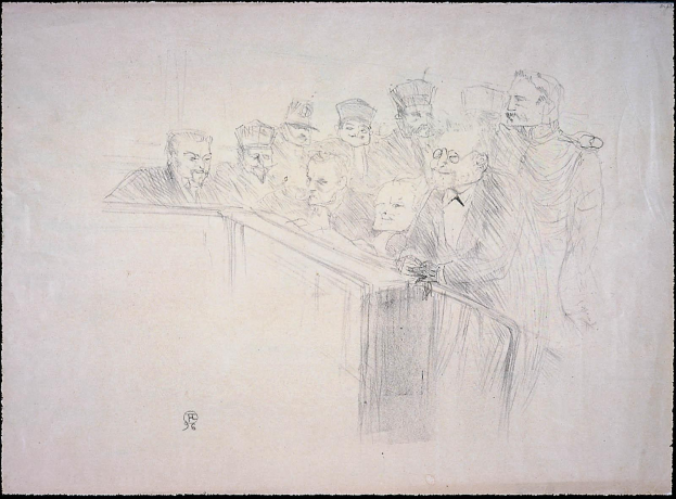 Schwarz-weiß-Zeichnung von Menschen, die an einem unordentlichen Tisch in einem Gerichtssaal während eines Prozesses sitzen, wobei einige ernst und andere besorgt aussehen.