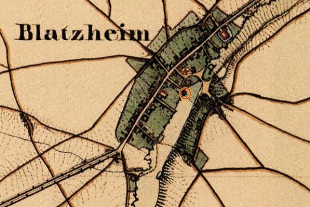 Alte detaillierte Karte von Blatzheim, Deutschland, mit einem roten Kreis, der das Stadtzentrum markiert, zeigt Straßen, Gebäude und Sehenswürdigkeiten und wird von Text über Bevölkerung, Geschichte und Kultur begleitet.