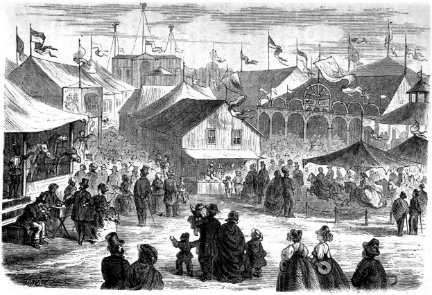 Eine Schwarz-Weiß-Zeichnung eines lebhaften viktorianischen Karnevals in London, England, mit einer Menge Menschen, Zelten, Gebäuden, Fahnen und Pfählen unter einem Himmel.