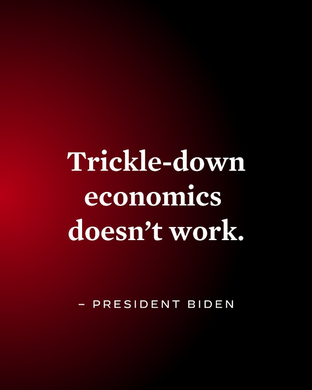 Plakat mit fettem schwarzem Text "Trickle-Down Economics Doesn't Work" auf weißem Hintergrund, eingerahmt von einem schmalen schwarzen Rand, begleitet von einem Zitat des Präsidenten.