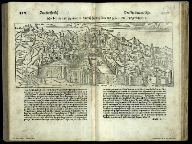 Offenes Buch mit einer Stadtillustration auf seinen Seiten, aus der jüdischen Nationalbibliothek, vor einem schwarzen Hintergrund, enthält Text und Bilder.