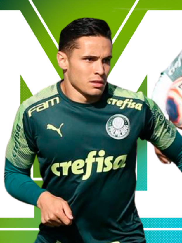 Ein Mann in einem grün-weißen Trikot mit der Nummer 19 läuft mit einem Fußball während eines Spiels, mit dem Text "Match Attax Champions League 2019/20" unten.