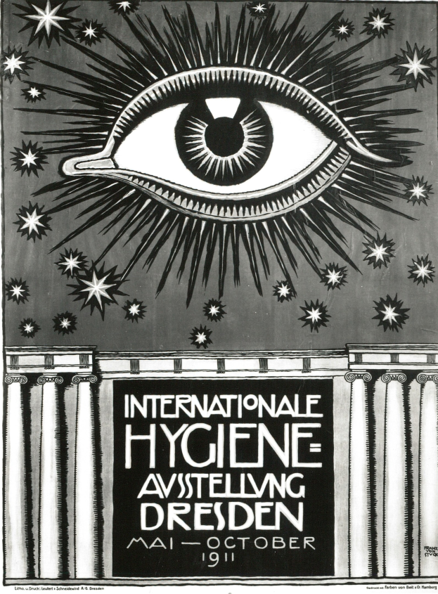 Ein schwarzes und weißes Plakat mit einem Auge in der Mitte umgeben von Sternen, mit der Aufschrift "Internationale Hygiene Ausstellung Dresden".