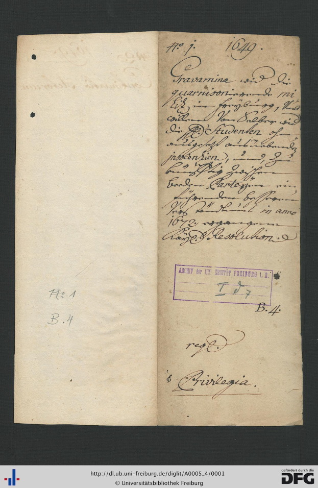 Offenes Buch mit handgeschriebenem Text auf altem Papier, wahrscheinlich ein Dokument der Bundesrepublik Deutschland, mit schwachen Wasserzeichen am unteren Rand.