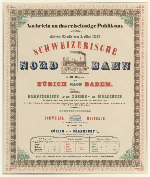 Plakat mit einem Zug auf einem hellgelben Hintergrund mit schwarz-weißem Karomuster, mittig unter dem Text "Schweizerische Nordbahn in Baden, Deutschland" in fetter schwarzer Schrift mit einem dekorativen Rahmen.